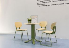 桌椅闪耀广州家博会创新设计摘双奖！AG真人娱乐网址三朗FINN系列餐(图2)