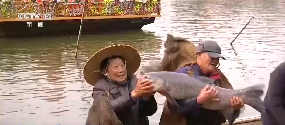 多彩非遗活动“解锁”热闹中国年 各地年货市场开启“热购模式”(图9)